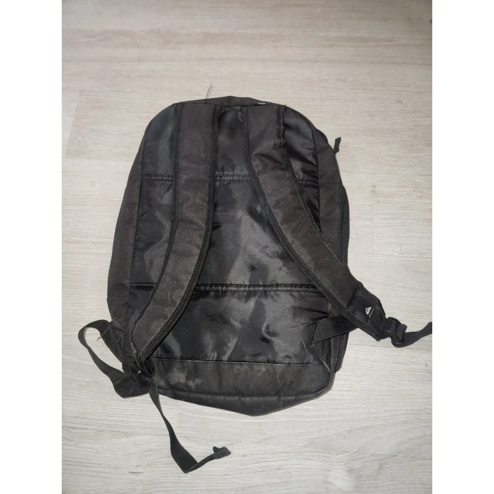 Quiksilver backpack features